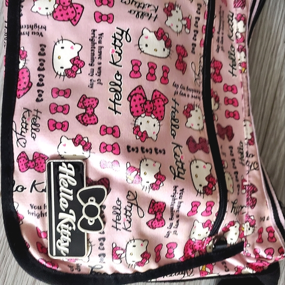 Hello Kitty Shoulder Bag - Picture 5 of 12